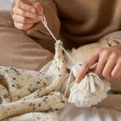 Kit DIY Tricot Mindful DMC - Plaid - 100 X 100 Cm -Promos Creavea Boutique kit diy tricot mindful dmc plaid 100 x 100 cm p 4