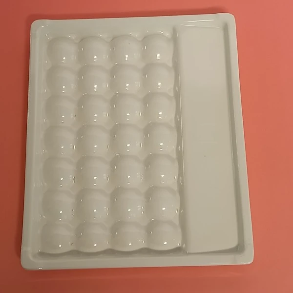 Une Palette En Résine Blanche épaisse Et Ses 28 Trous Plus 1 Grand 2 Une Palette En Résine Blanche épaisse Et Ses 28 Trous Plus 1 Grand – Image 2